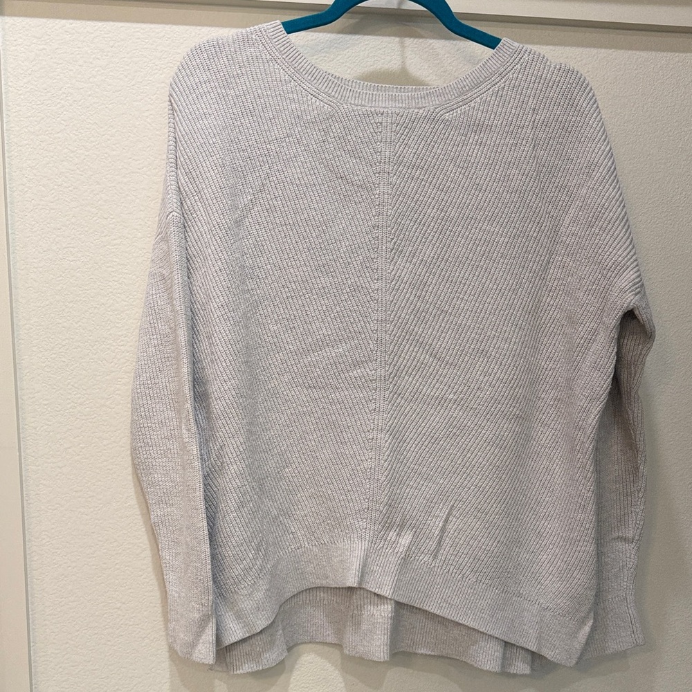 Abercrombie & Fitch Light Gray Knit Sweater